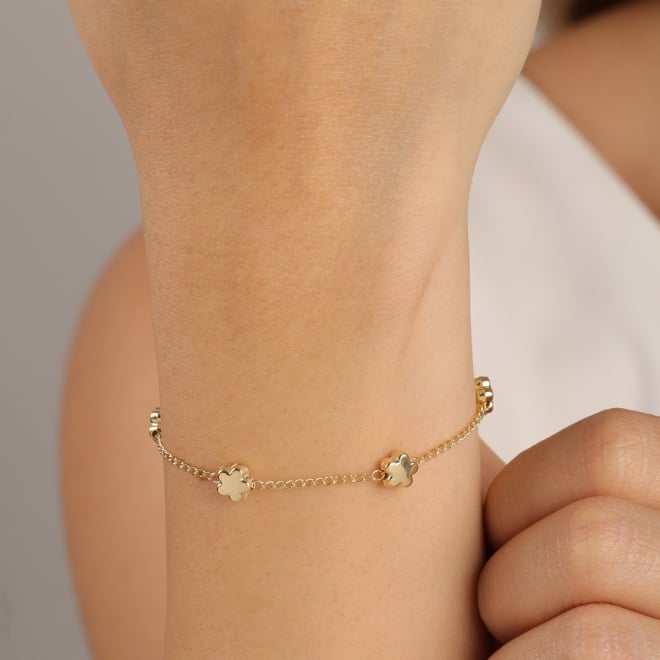 PI-00115 PULSEIRA INFANTIL BANHADA A OURO 18K COM PINGENTES LISOS EM FORMATO DE FLOR