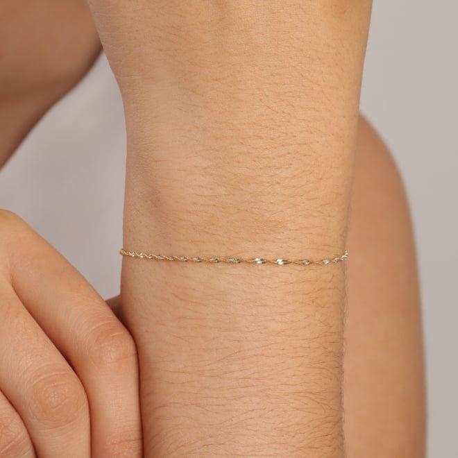 PR-0135 PULSEIRA COM DESIGN TORCIDO E TEXTURA DELICADA