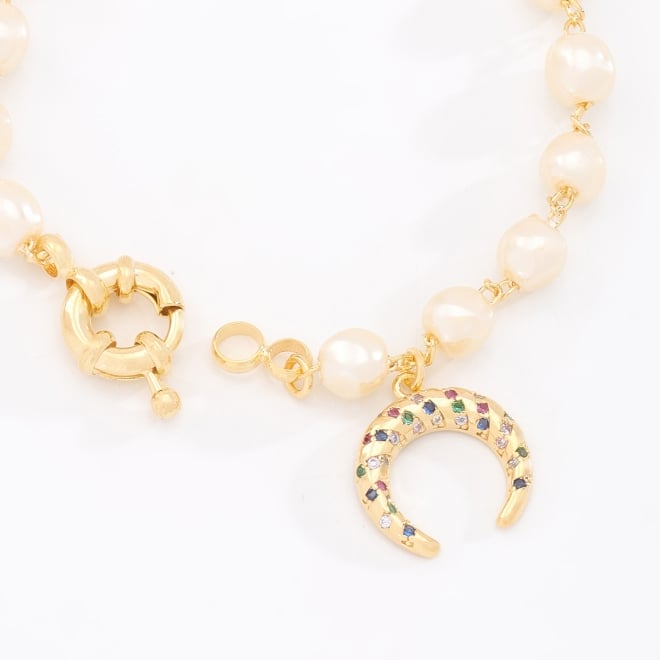 PU-00026 PULSEIRA BANHADA A OURO 18K COM P&Eacute;ROLAS E PINGENTE EM FORMATO DE FERRADURA &nbsp;EM ZIRC&Ocirc;NIAS