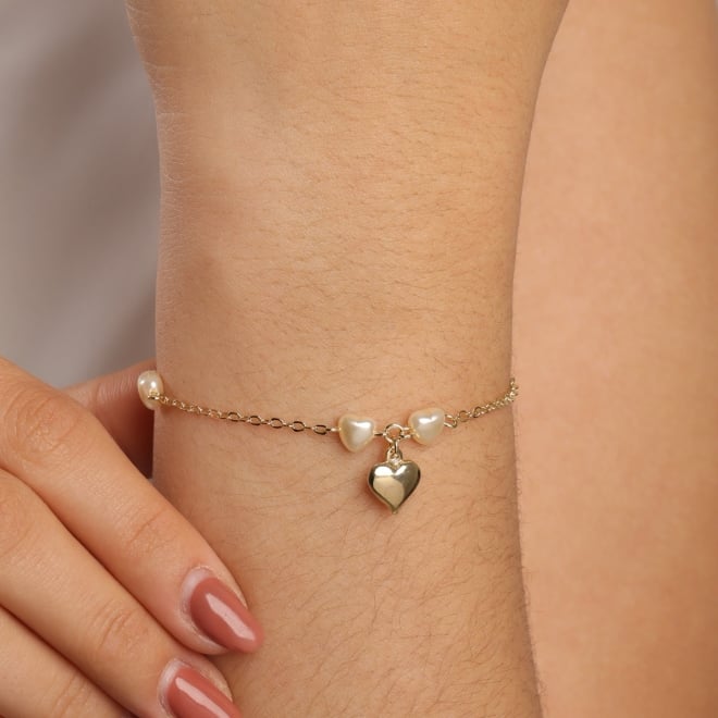 PU-00620 PULSEIRA BANHADA A OURO 18K COM CORA&Ccedil;&Otilde;ES EM P&Eacute;ROLAS E PINGENTE DE CORA&Ccedil;&Atilde;O LISO