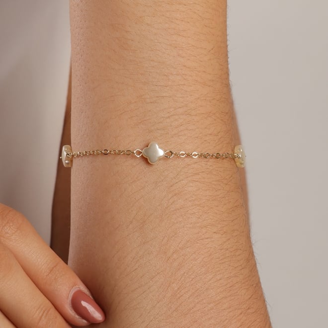 PU-00695 PULSEIRA COM DETALHES EM TREVO E MADREP&Eacute;ROLA