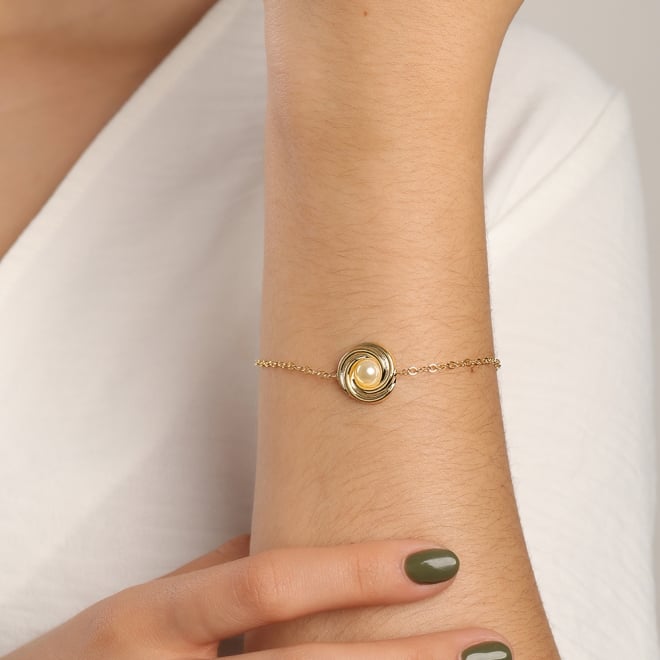 PU-00853 PULSEIRA BANHADA A OURO 18K COM PINGENTE REDONDO TEXTURIZADO EM PÉROLA
