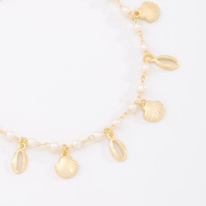 PU-00963 PULSEIRA BANHADA A OURO 18K COM PÉROLAS E PINGENTES DE CONCHAS E BÚZIOS