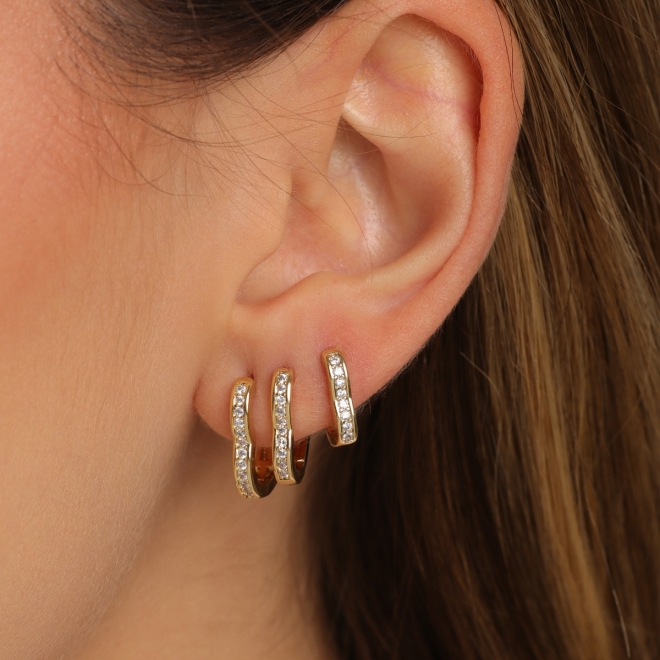 TAC-0018 TRIO COM 3 PARES DE ARGOLAS BANHADOS A OURO 18K EM FORMATO DE CORAÇÃO.