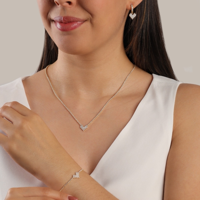 AC-0795 BRINCO BANHADO A OURO 18K EM FORMATO DE ARGOLA COM PINGENTE DE CORAÇÃO