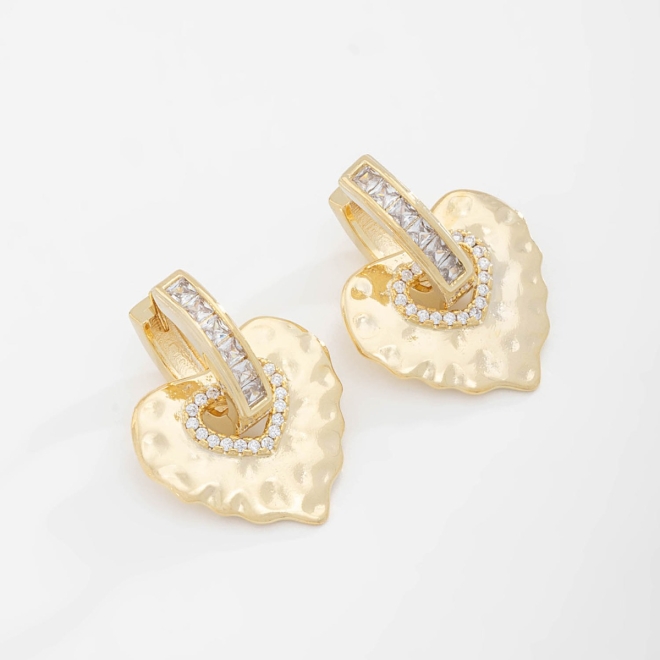 AC-0848 BRINCO BANHADO A OURO 18K COM ARGOLA EM ZIRCÔNIA E CORAÇÃO