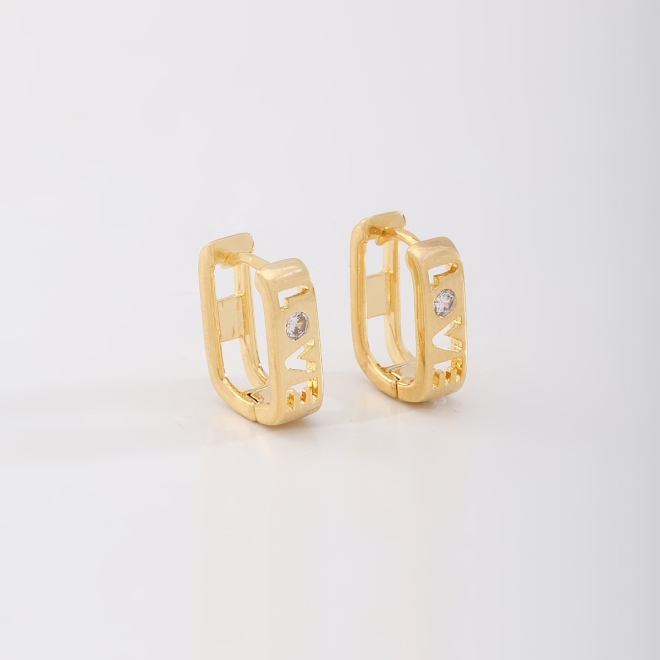 AC-0984 BRINCO BANHADO A OURO 18K EM FORMATO DE ARGOLA COM DESIGN RETANGULAR