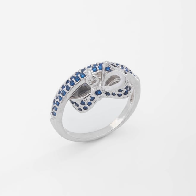 AD-00019 ANEL BANHADO A RÓDIO COM UM ENCANTADOR DESIGN DE LAÇO, CRAVEJADO COM ZIRCÔNIAS.
