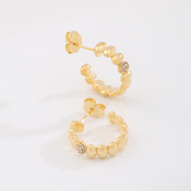 AGL-00025 BRINCO BANHADO A OURO 18K DE ARGOLA COM DETALHE EM ZIRCÔNIAS