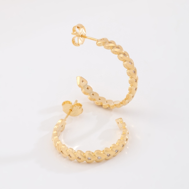 AGL-00097 BRINCO BANHADO A OURO 18K DE ARGOLA COM DETALHE DE CORAÇÃO