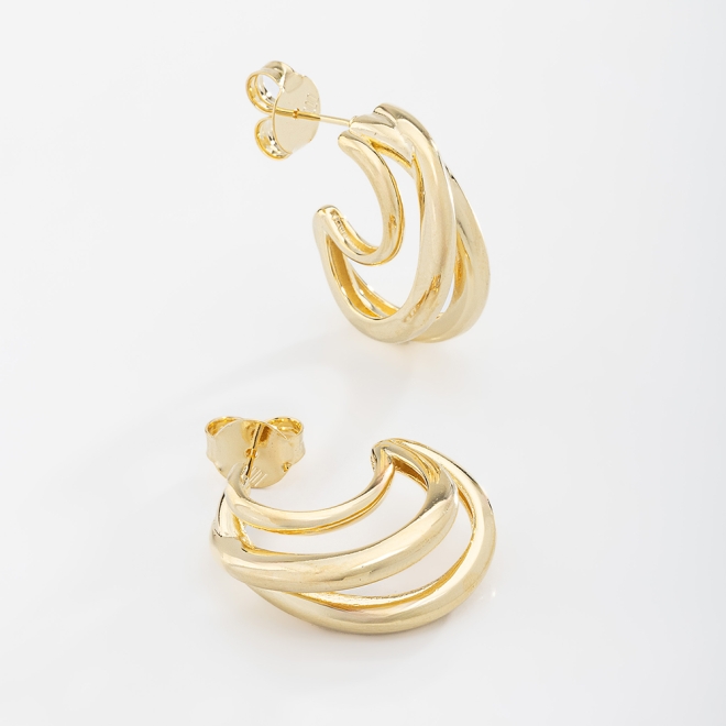 AGL-00144 BRINCO BANHADO A OURO 18K EM FORMATO DE ARGOLA COM DESIGN TRIPLO ENTRELAÇADO