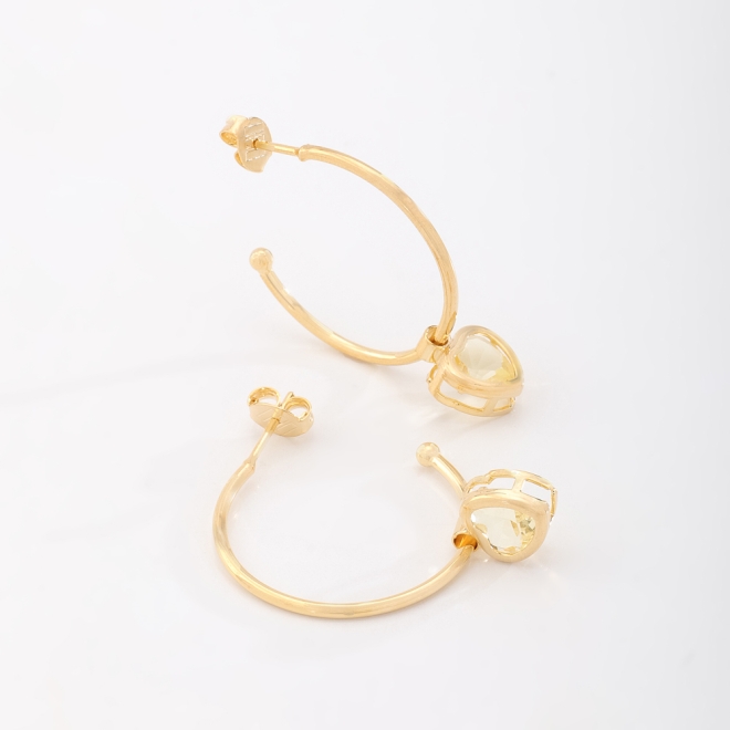 AGL-00240 BRINCO BANHADO A OURO 18K EM FORMATO DE ARGOLA COM PINGENTE EM CORAÇÃO