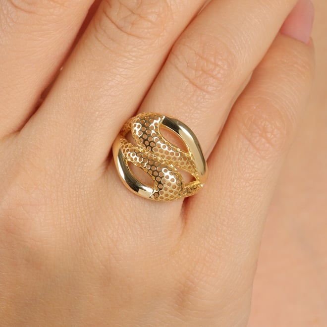 AN-01931 ANEL BANHADO A OURO 18K COM DESIGN EM FORMAS GEOMÉTRICAS VAZADAS