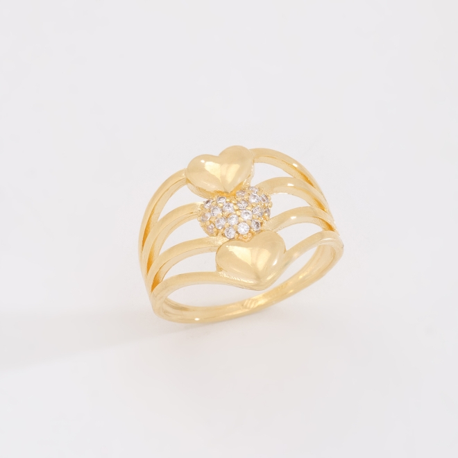 AN-01933 ANEL BANHADO A OURO 18K COM DESIGN DE ARO MÚLTIPLO E DETALHES EM CORAÇÕES COM ZIRCÔNIAS
