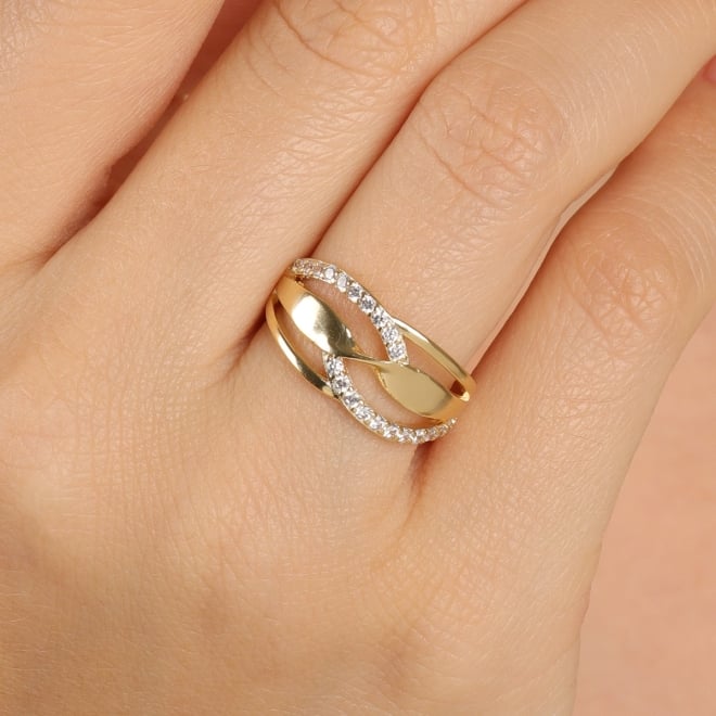 AN-01935 ANEL BANHADO A OURO 18K COM DESIGN ENTRELAÇADO E DETALHES EM ZIRCÔNIAS