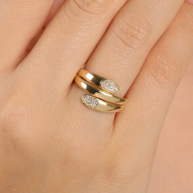 AN-01941 ANEL BANHADO A OURO 18K COM DESIGN MODERNO E DETALHES EM ZIRCÔNIAS