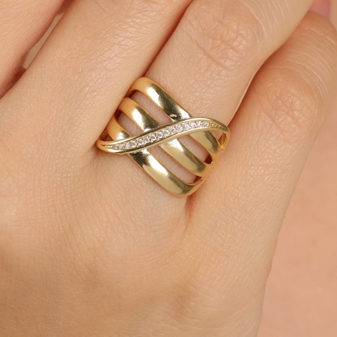 AN-01943 ANEL BANHADO A OURO 18K COM DESIGN GEOMÉTRICAS SOBREPOSTAS E DETALHE CRAVEJADO