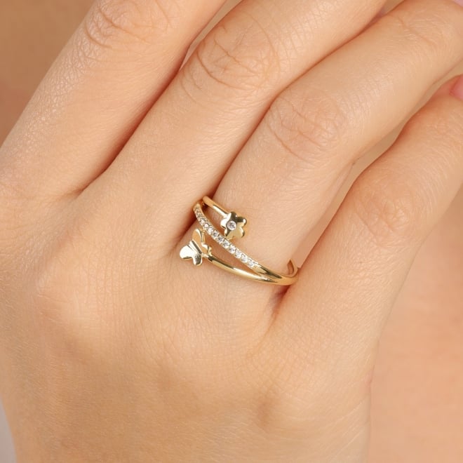 AN-01970 ANEL BANHADO A OURO 18K COM DESIGN DELICADO, DETALHE EM BORBOLETA E FLOR