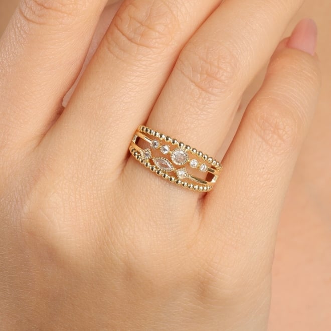 AN-01978 ANEL BANHADO A OURO 18K COM DESIGN EM ESFERAS E DETALHES CRAVEJADOS EM ZIRCÔNIAS