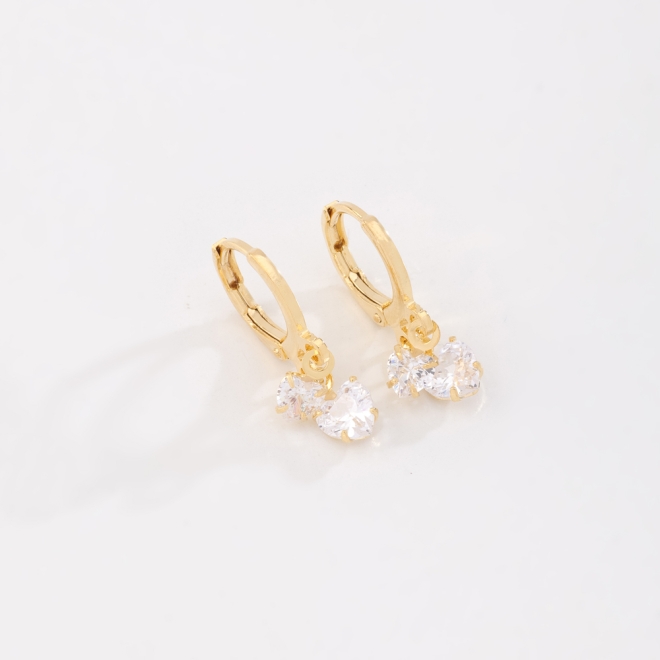 AQ-00156 BRINCO ARGOLINHA CLICK BANHADO A OURO 18K COM PINGENTES DE ZIRCÔNIAS CORAÇÃO