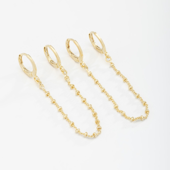 AQ-00224 ARGOLA COM CORRENTE TRABALHADA EM DETALHES TEXTURIZADOS