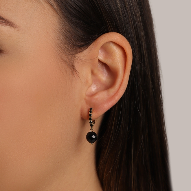 AQ-00255 ARGOLA COM MICRO ZIRCÔNIAS PRETA