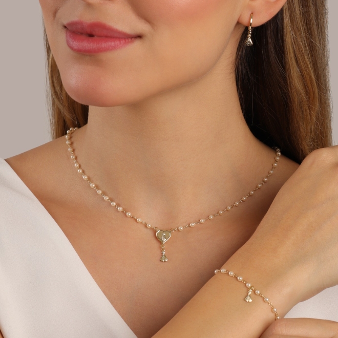 GI-00127 GARGANTILHA INFANTIL BANHADA A OURO 18K COM DETALHES EM PÉROLAS E PINGENTE DE NOSSA SENHORA APARECIDA