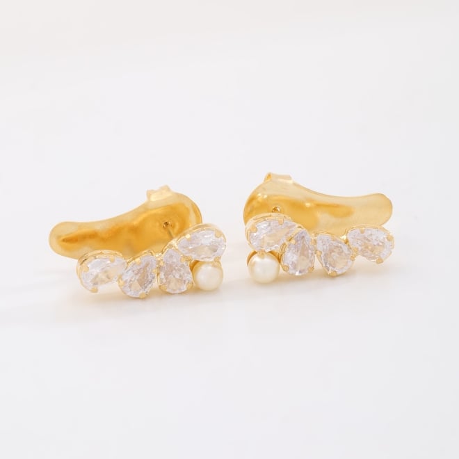 BR-00801 BRINCO  COM DESIGN ORGÂNICO, COM PÉROLA E ZIRCÔNIAS EM FORMATO DE GOTA