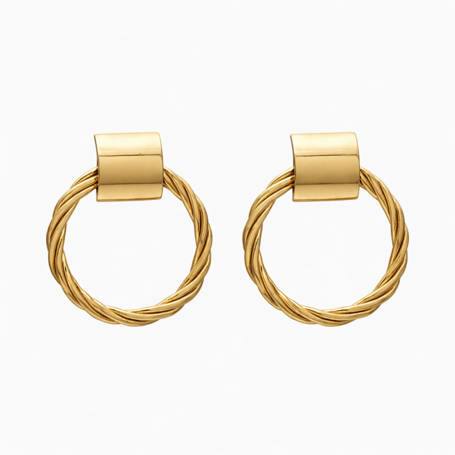 BR-00891 BRINCO BANHADO A OURO 18K COM BASE LISA E ARGOLA TORCIDA