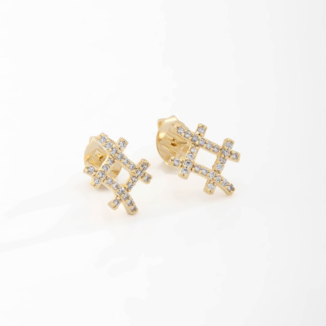 OUTB-00906-BRINCO BANHADO A OURO 18K COM DESIGN EM FORMATO DE HASHTAG.