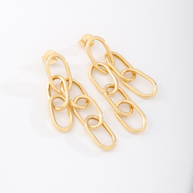 BR-01104 BRINCO BANHADO A OURO 18K COM DESIGN DE ELOS ENTRELAÇADOS E ACABAMENTO POLIDO