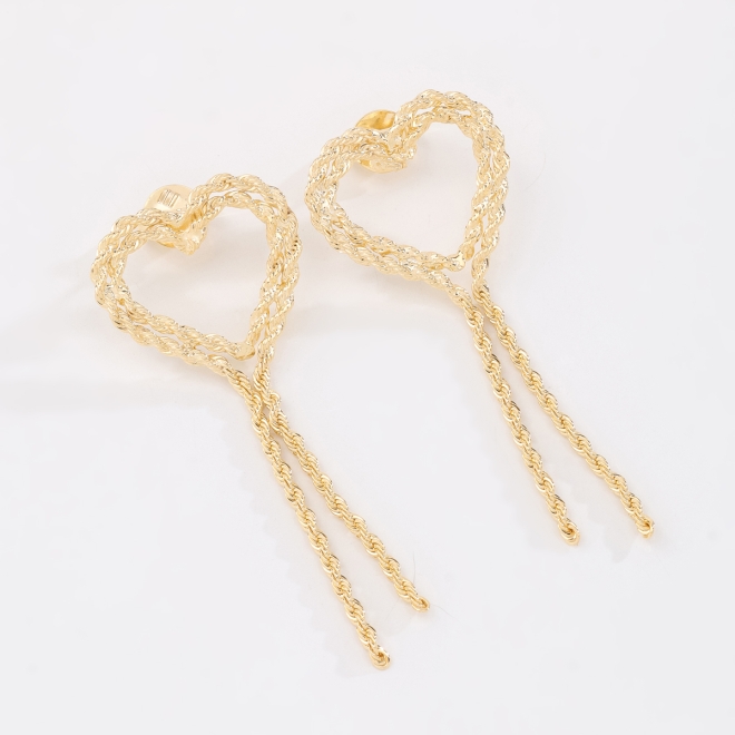 BR-01109 BRINCO BANHADO A OURO 18K DE CORAÇÃO COM DESIGN EM CORDÃO BAIANO E DETALHE DE FRANJAS