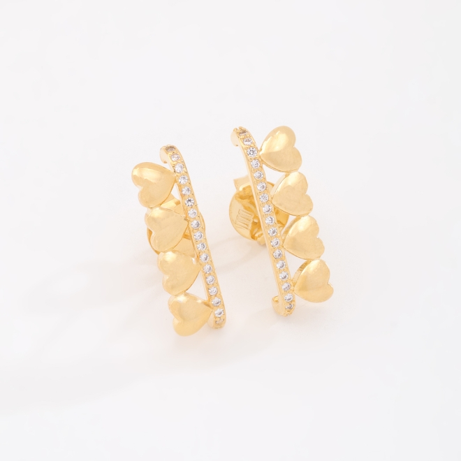 BR-01236 BRINCO BANHADO A OURO 18K MODELO EAR HOOK COM DESIGN EM CORAÇÕES