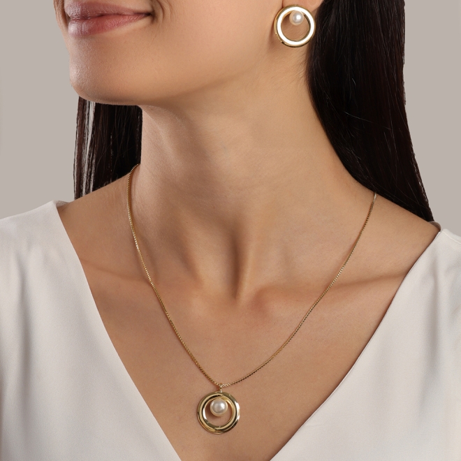 GR-01463 COLAR BANHADO A OURO 18K COM PINGENTE CÍRCULO LISO E PÉROLA CENTRAL