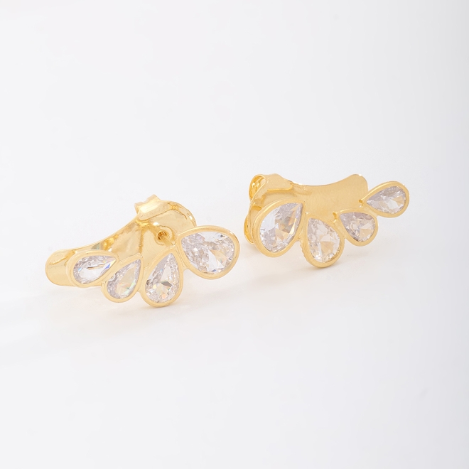 BR-02103 BRINCO BANHADO A OURO 18K MODELO EAR CUFF COM DESIGN EM GOTA CRISTAL.