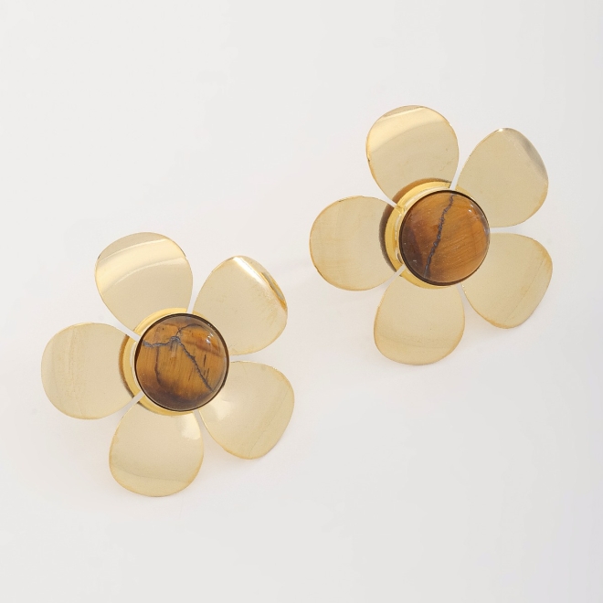 BR-02666 BRINCO BANHADO A OURO 18K DE FLOR COM DETALHE EM PÉROLA