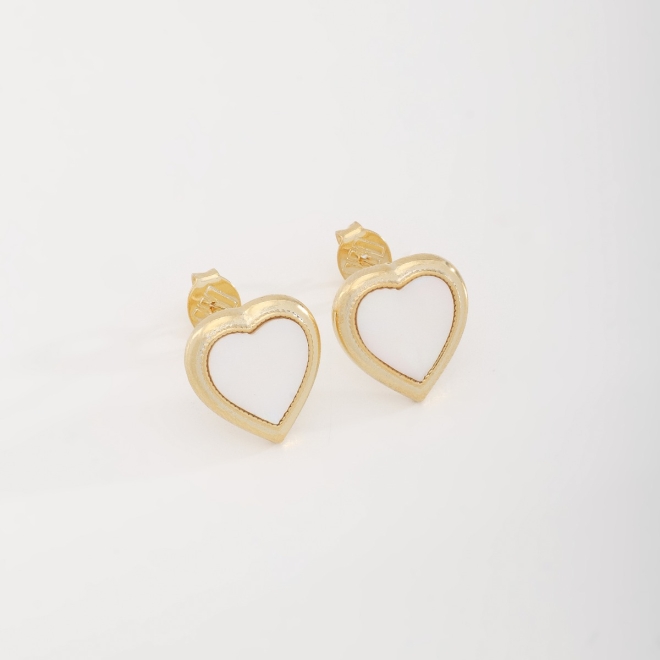 BR-02722 BRINCO BANHADO A OURO 18K EM FORMATO DE CORAÇÃO COM DETALHE EM MADREPÉROLA