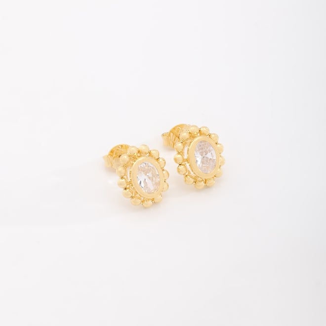 BR-02758 BRINCO BANHADO A OURO 18K COM PEDRA OVAL FACETADA E DETALHES EM ESFERAS AO REDOR