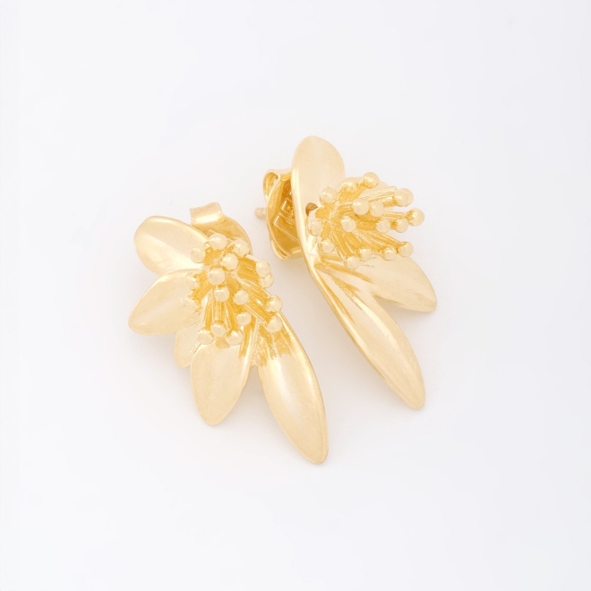 BR-02786 BRINCO COM DESIGN INSPIRADO EM FLORES E DETALHES EM ALTO-RELEVO