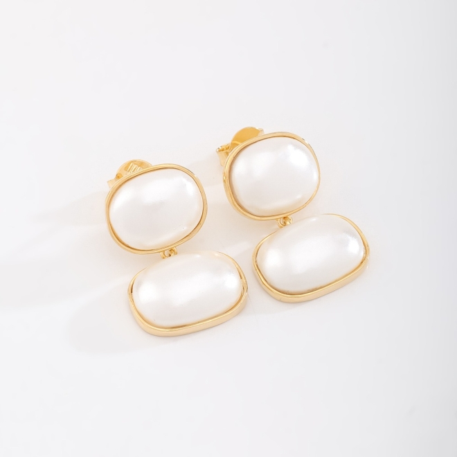 BR-02809 BRINCO BANHADO A OURO 18K COM PÉROLAS OVAIS 