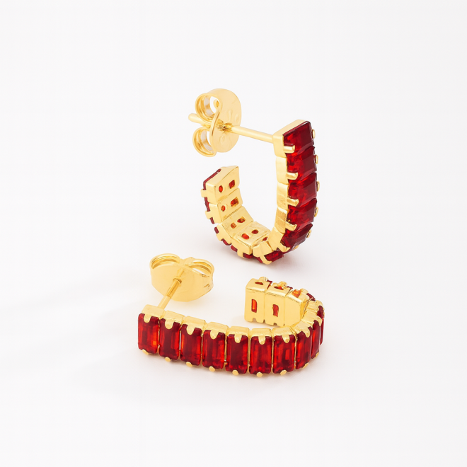 BR-02871 BRINCO BANHADO A OURO 18K EM FORMATO DE ARGOLA COM ZIRCONIAS EM CORTE BAGUETE