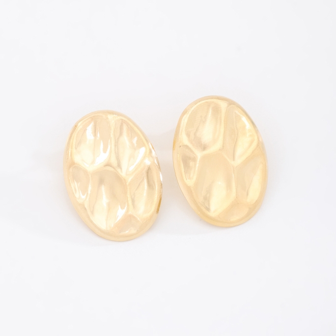 BR-02951 BRINCO BANHADO A OURO 18K COM DESIGN ORGÂNICO EM FORMATO OVAL