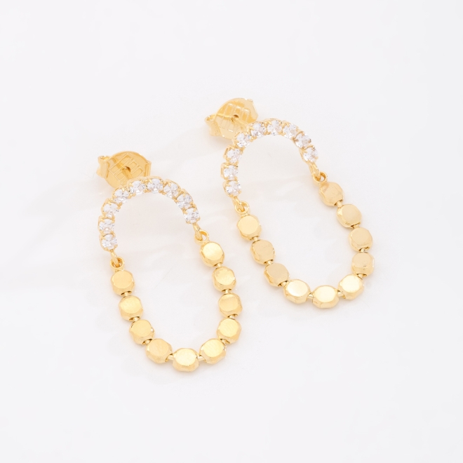 BR-02966 BRINCO BANHADO A OURO 18K COM ARGOLA EM ZIRCÔNIAS E PINGENTE OVAL COM ESFERAS
