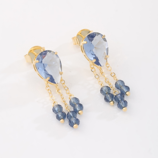 BR-02990 BRINCO BANHADO A OURO 18K COM PEDRA LAPIDADA EM FORMATO DE GOTA E DETALHES EM CRISTAIS PENDENTES