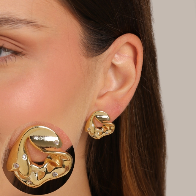 BR-03054 BRINCO BANHADO A OURO 18K COM DESIGN ORGÂNICO 