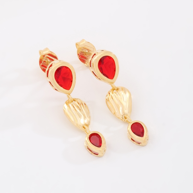 BR-03092 BRINCO BANHADO A OURO 18K COM PEDRAS EM FORMATO DE GOTA E DETALHES TEXTURIZADOS