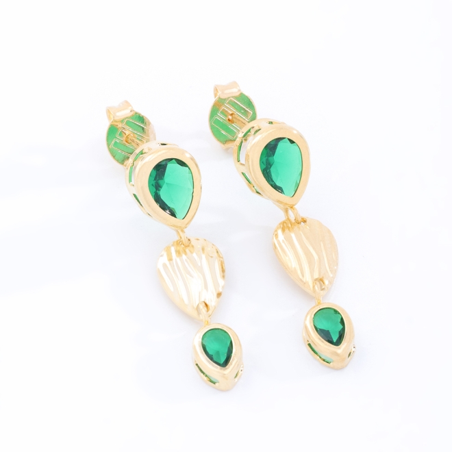 BR-03092 BRINCO BANHADO A OURO 18K COM PEDRAS EM FORMATO DE GOTA E DETALHES TEXTURIZADOS