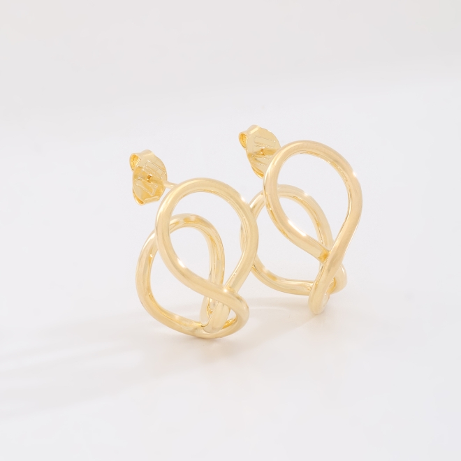 BR-03114 BRINCO BANHADO A OURO 18K COM DESIGN ENTRELAÇADO