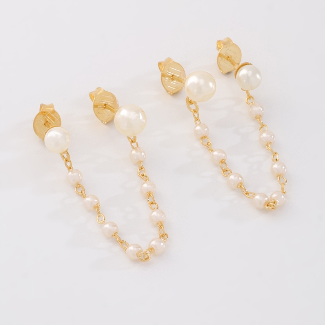 BR-03185 BRINCO BANHADO A OURO 18K MODELO EARLINE COM DETALHES EM PÉROLAS