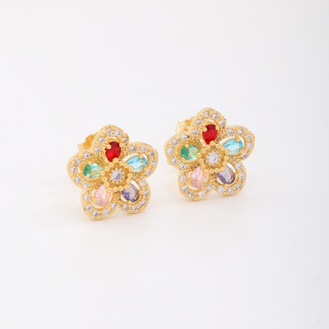BX-0102 BRINCO BANHADO A OURO 18K DE FLOR COM DETALHES CRAVEJADOS EM ZIRCÔNIAS E PEDRAS